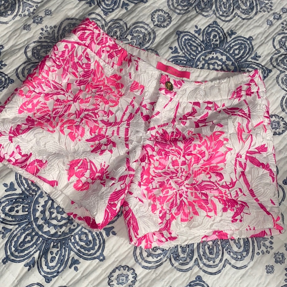 Absolutely gorgeous Lilly Pulitzer shorts. Doesn’t fit anymore